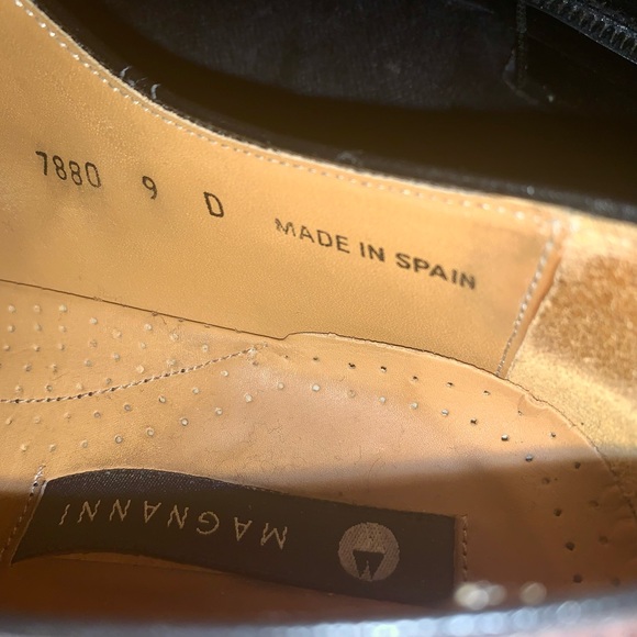 Maganni two-toned Spanish made shoes size 9. Such a classy shoe with style. main image 6
